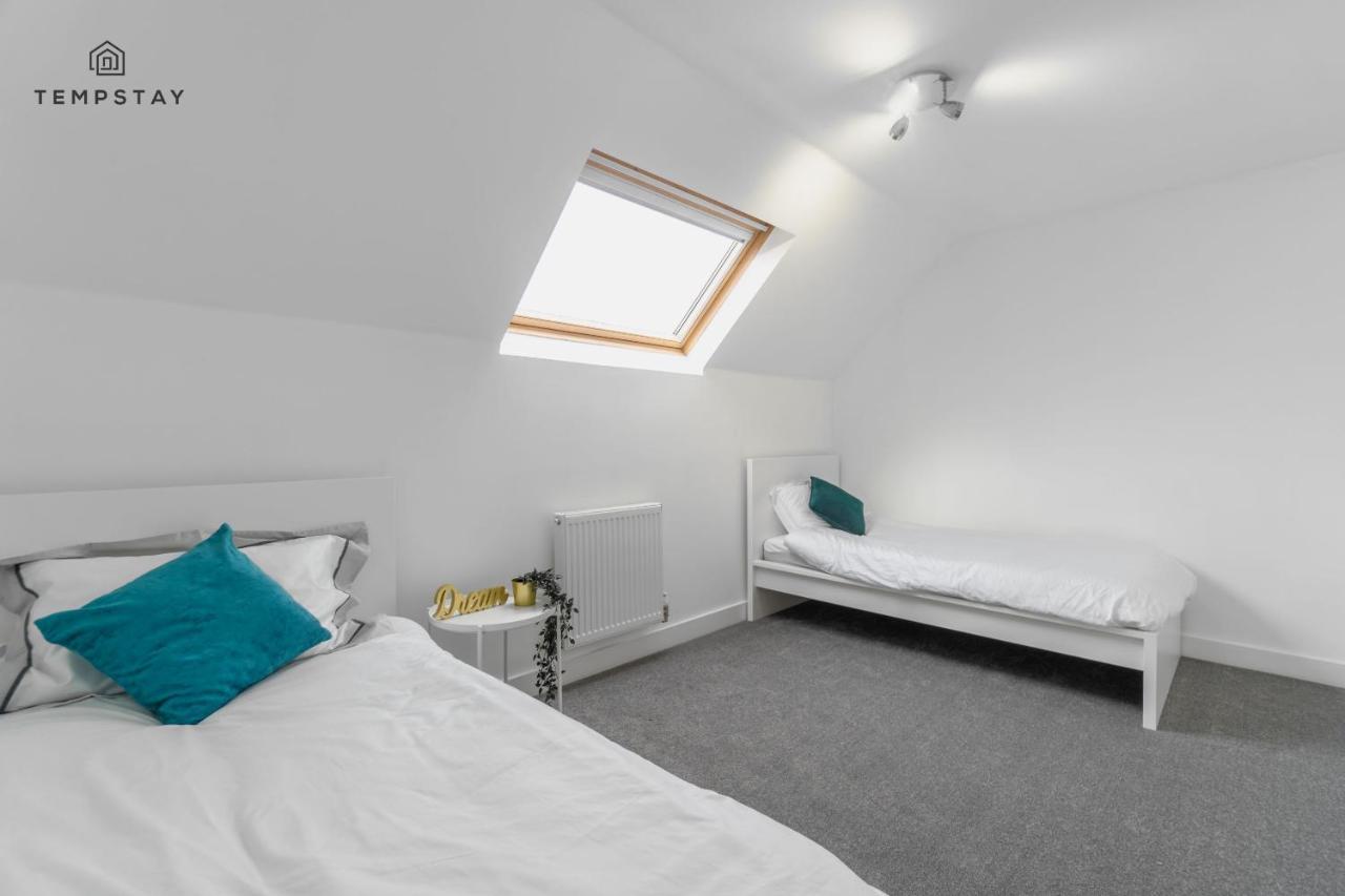 Stylish 4 Bed Family Home At Madejski, Reading University Екстериор снимка