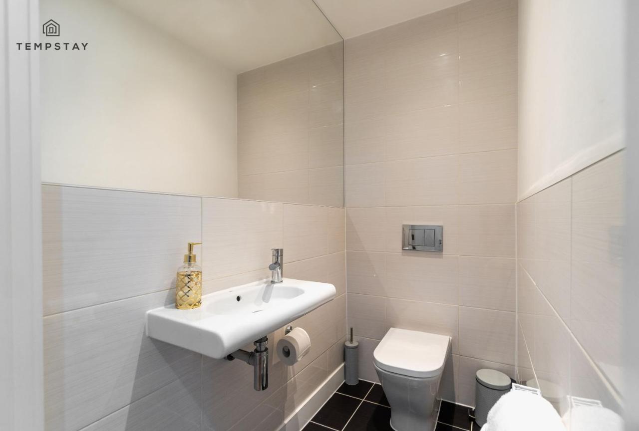 Stylish 4 Bed Family Home At Madejski, Reading University Екстериор снимка